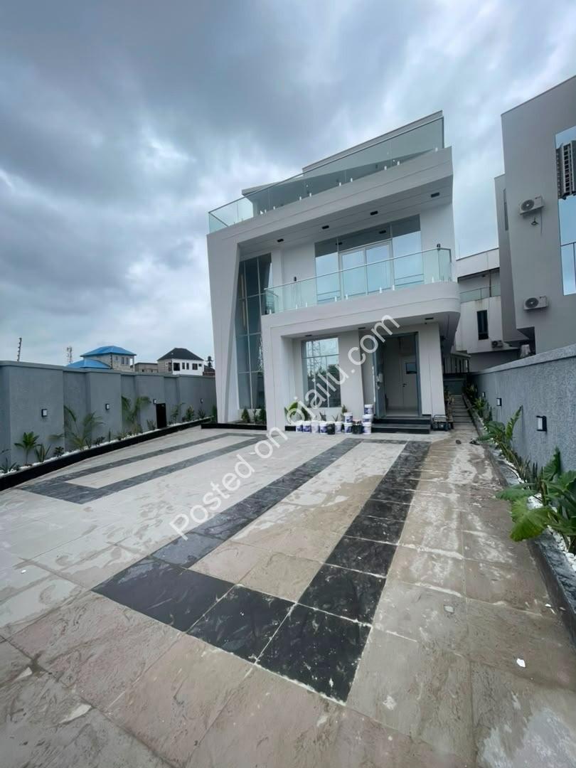5-Bed Chevron Duplex: Pool, Cinema & CofO Ready