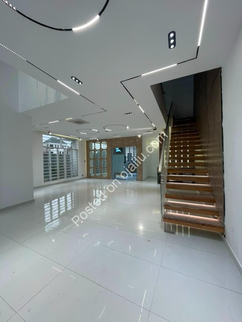 5-Bed Chevron Duplex: Pool, Cinema & CofO Ready
