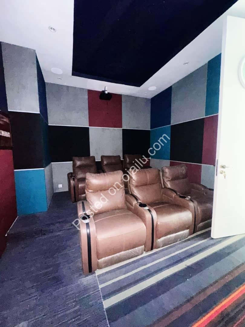 Elevator, Cinema & Pool: 5-Bed Stunner in Osapa