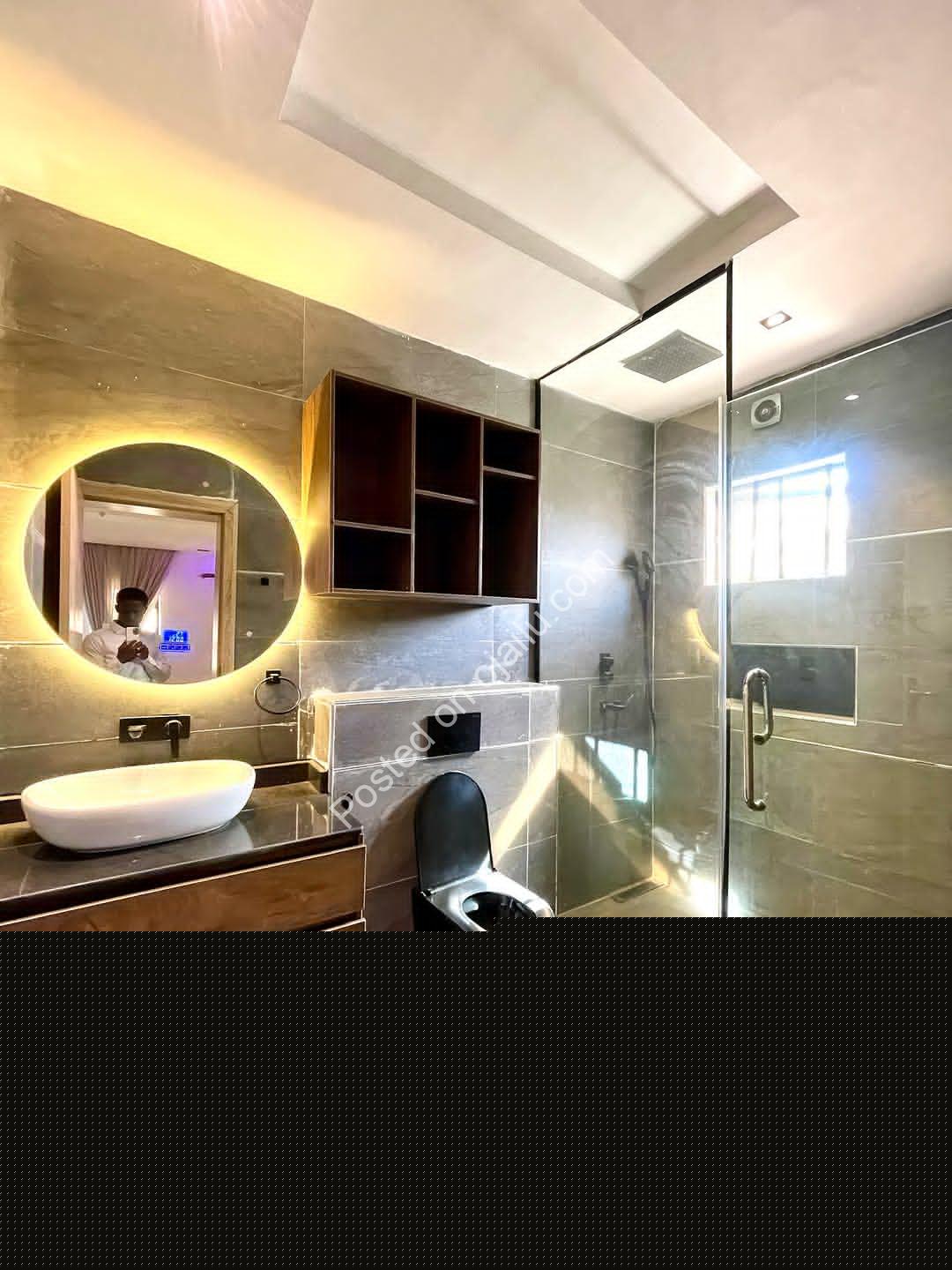 Skyline Penthouse: 3 Ensuite Bedrooms with Pool & 24hr Security