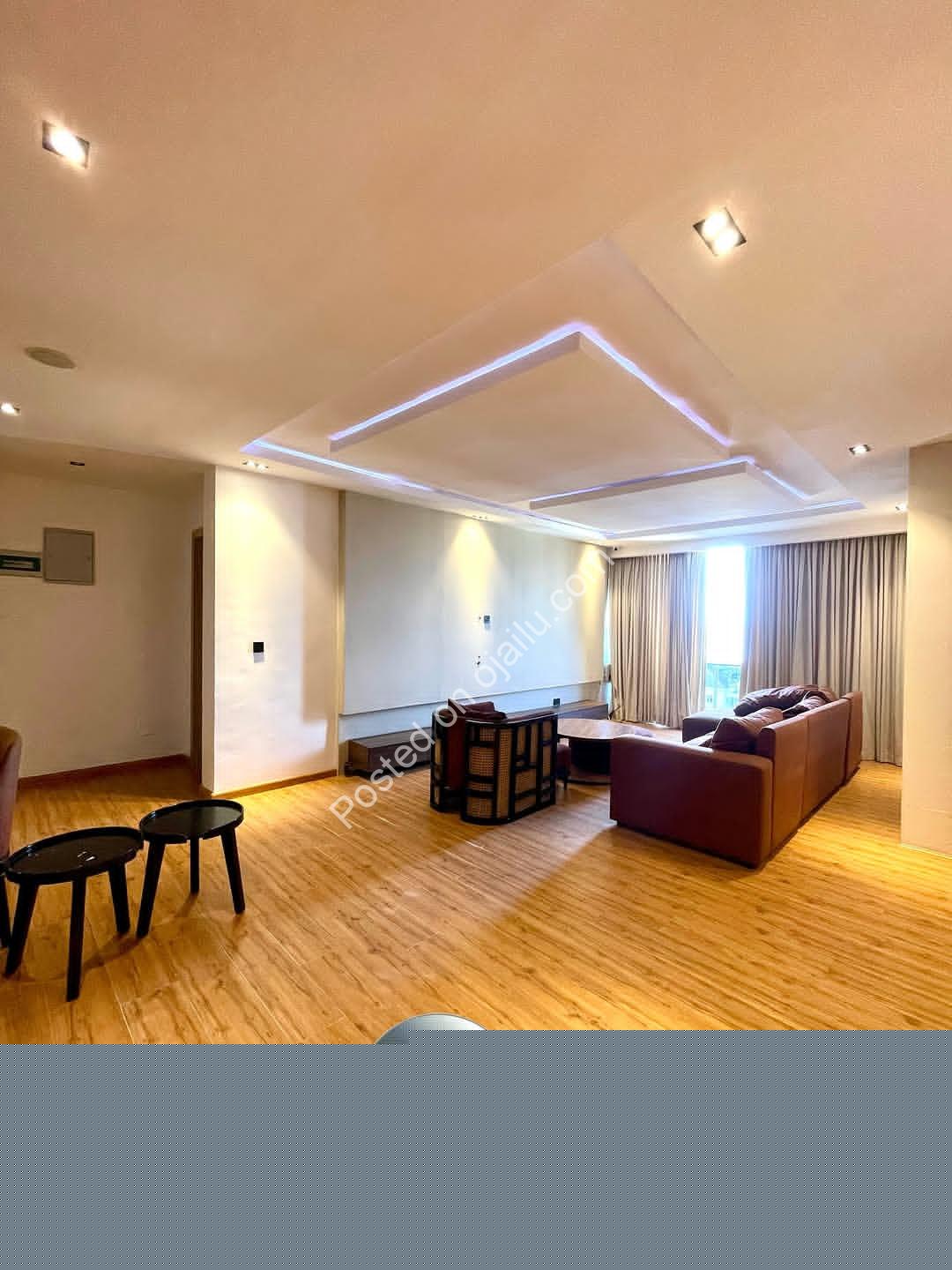 Skyline Penthouse: 3 Ensuite Bedrooms with Pool & 24hr Security