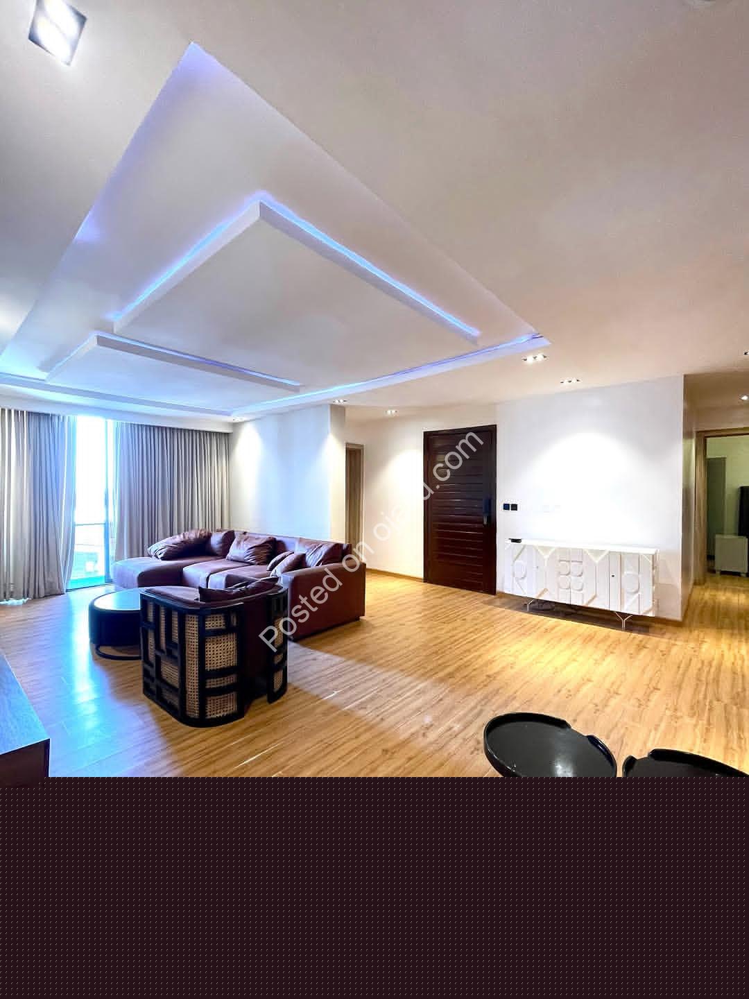 Skyline Penthouse: 3 Ensuite Bedrooms with Pool & 24hr Security