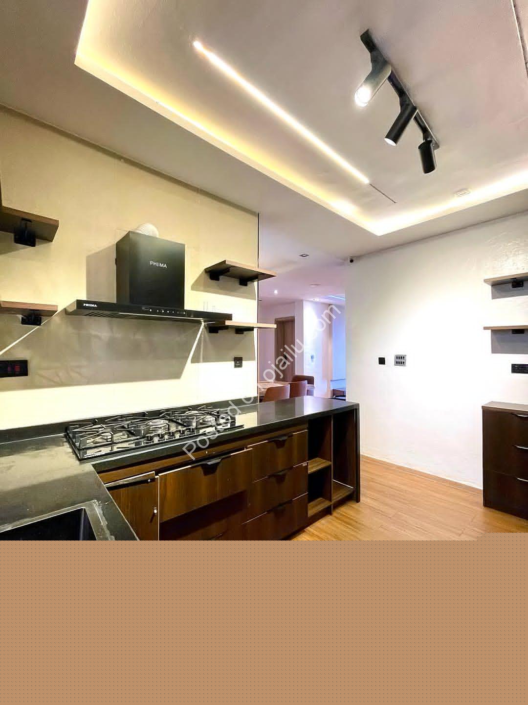 Skyline Penthouse: 3 Ensuite Bedrooms with Pool & 24hr Security
