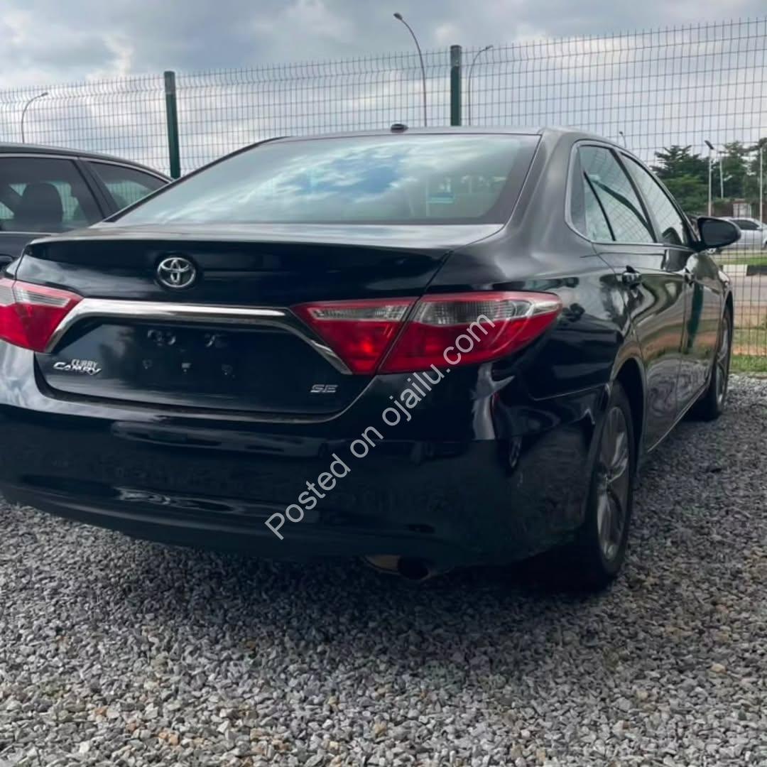 2016 Camry SE – Clean Import, Duty Paid!