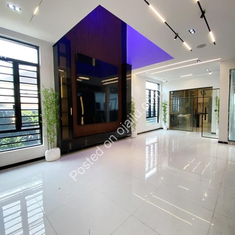 5-Bed Detached Gem w/ Pool in Ologolo
