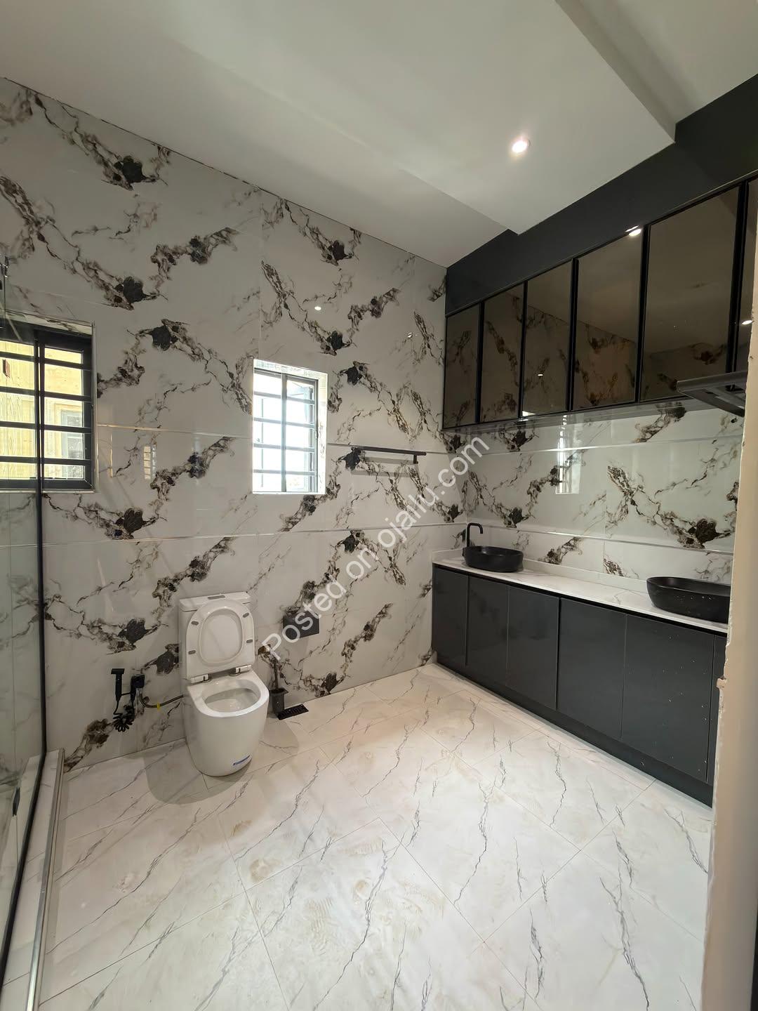 5-Bed Ensuite Duplex in Secure Enugu Estate