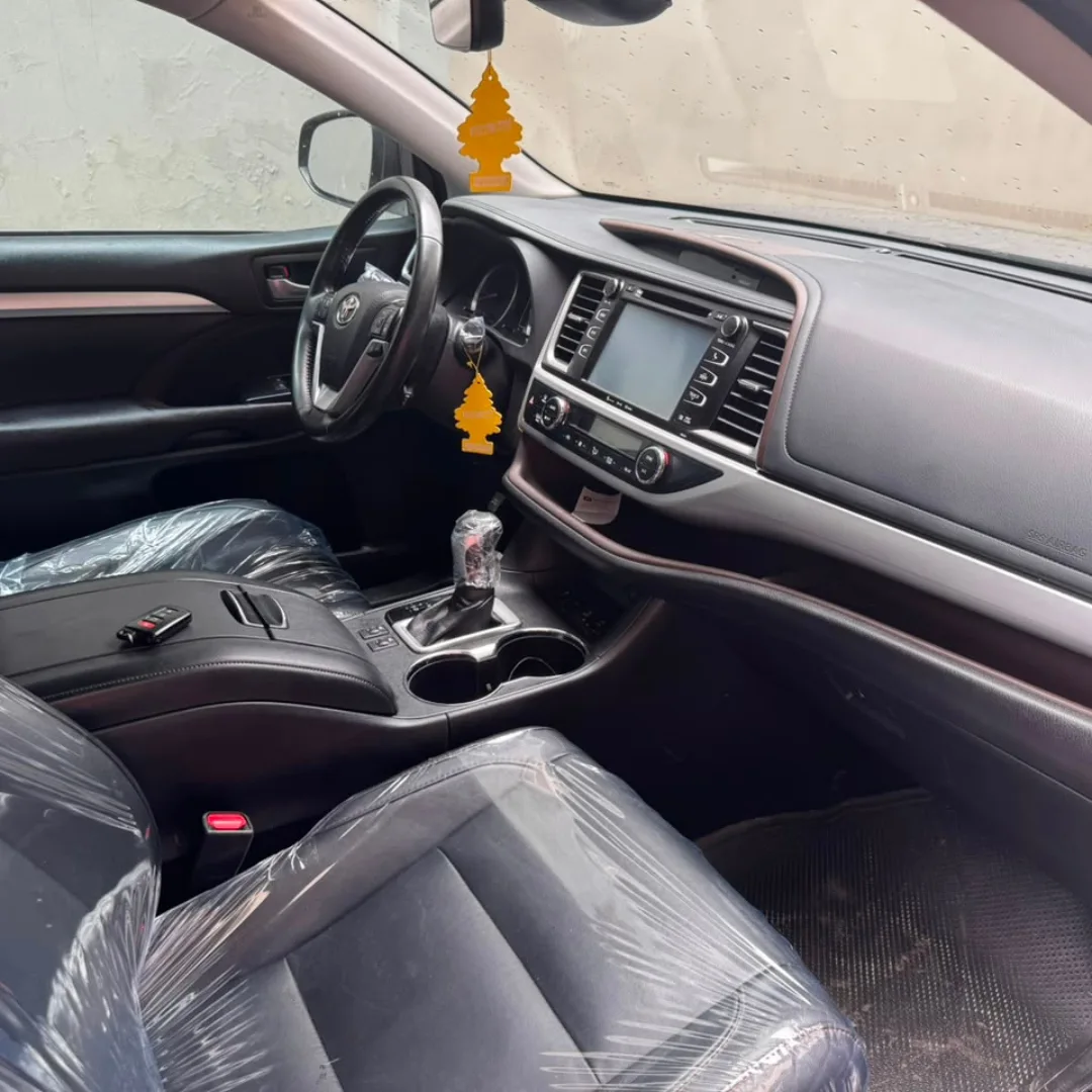 Toyota Highlander XLE, 2018 – Premium Ride, Smart Price!