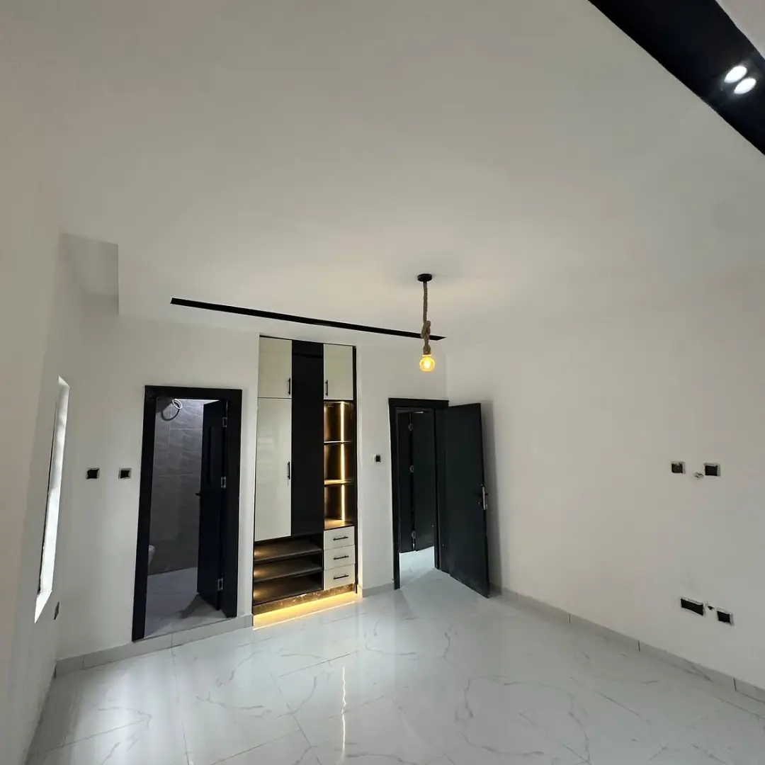 Own Port Harcourt’s Finest: 4 Ensuite Bedrooms in Secure Akwaka!