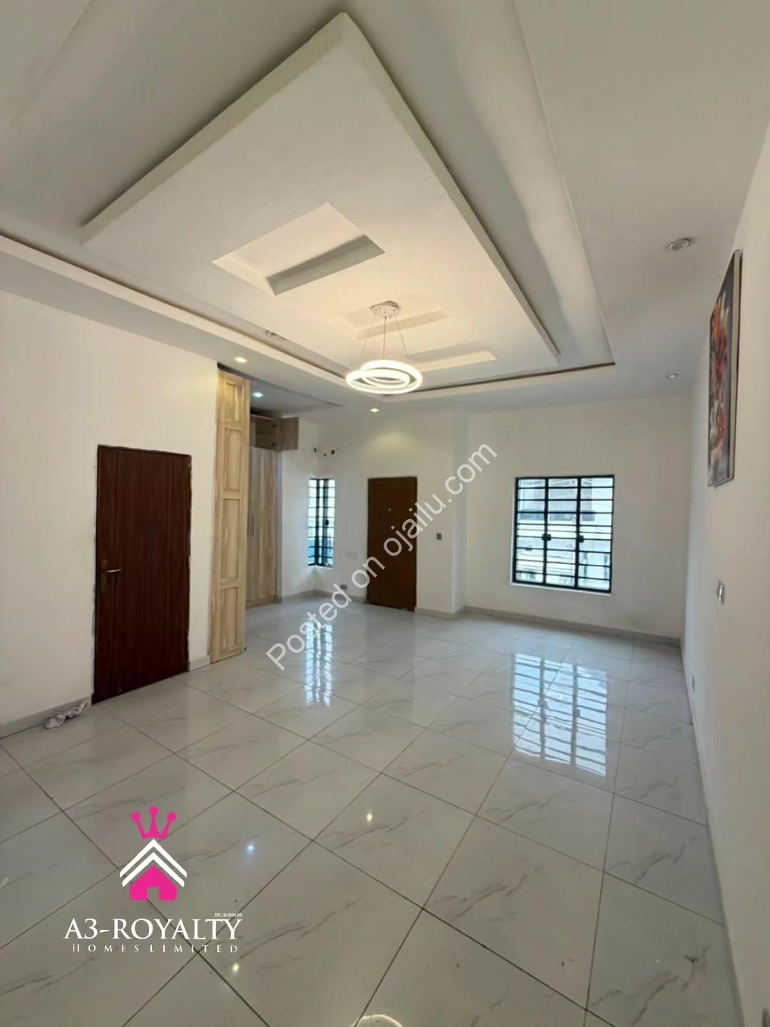Distress Sale! 4BR Duplex + Jacuzzi in Chevron