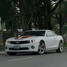 Manual V8 Beast: 426HP Camaro SS
