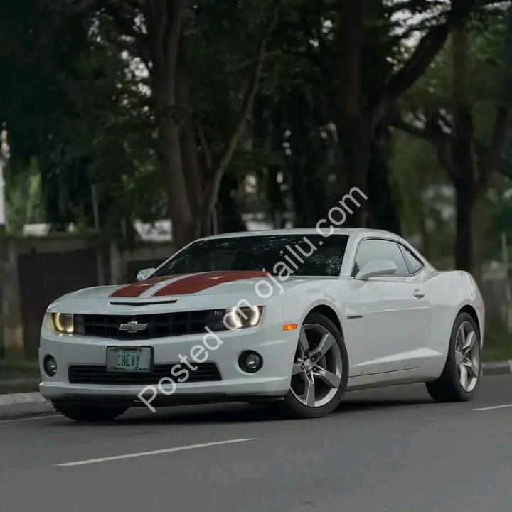 Manual V8 Beast: 426HP Camaro SS