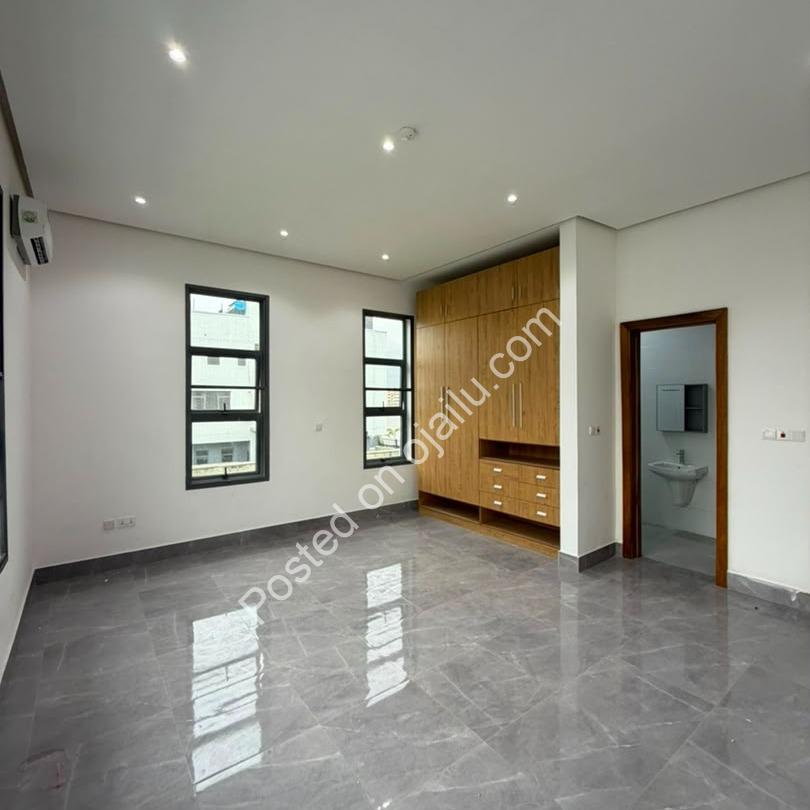 Ikoyi’s Finest: 5-Bed Smart Duplex with Cinema & Pool