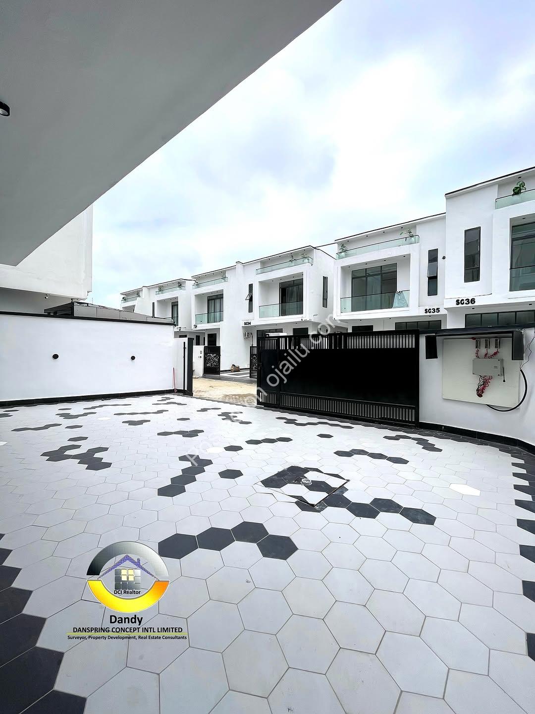 5-Bed Smart Home in Chevron: N650M