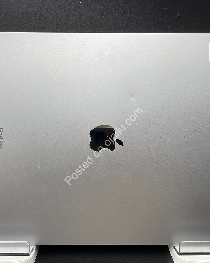 iPad Pro M2 12.9″ – Blazing Fast, Pristine!