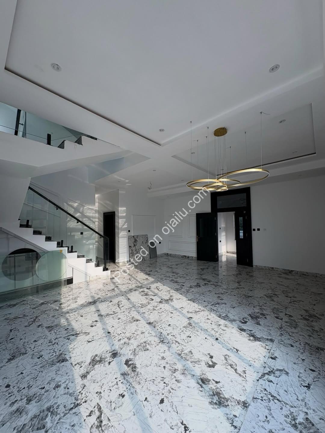 Executive 5-Bed Ensuite Triplex in Prime New Haven