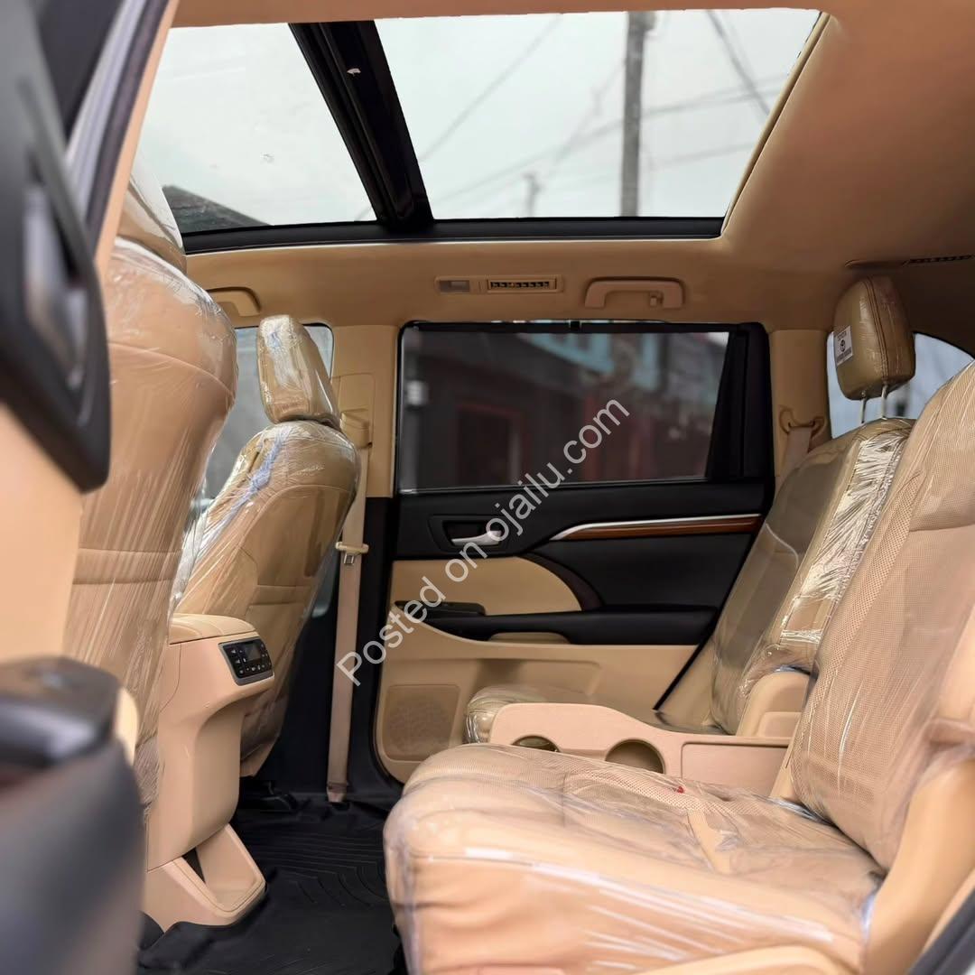 2017 Toyota Highlander Fully Loaded | Pristine