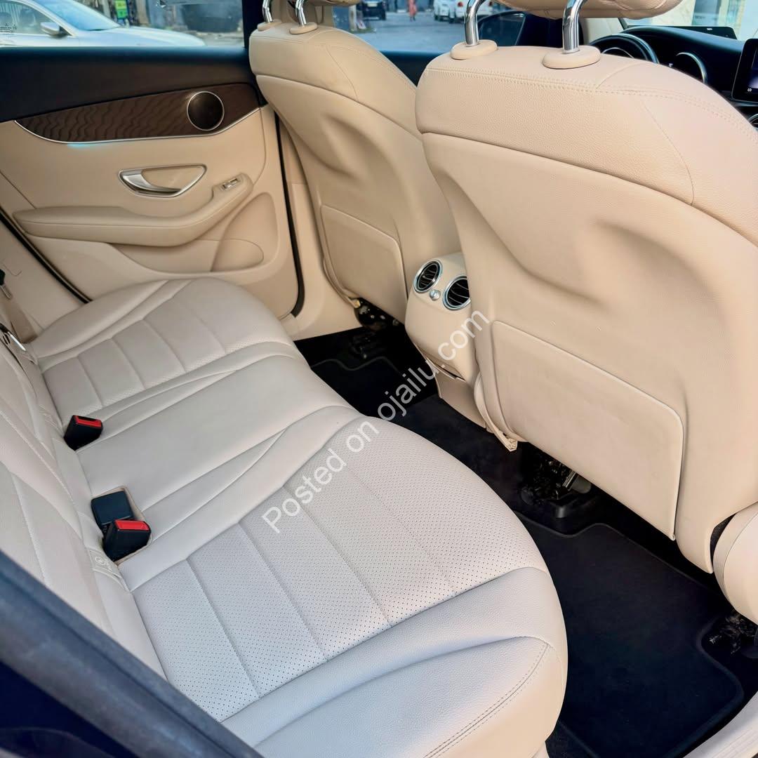 2019 Mercedes GLC300: Luxury 4MATIC, Panoramic Roof