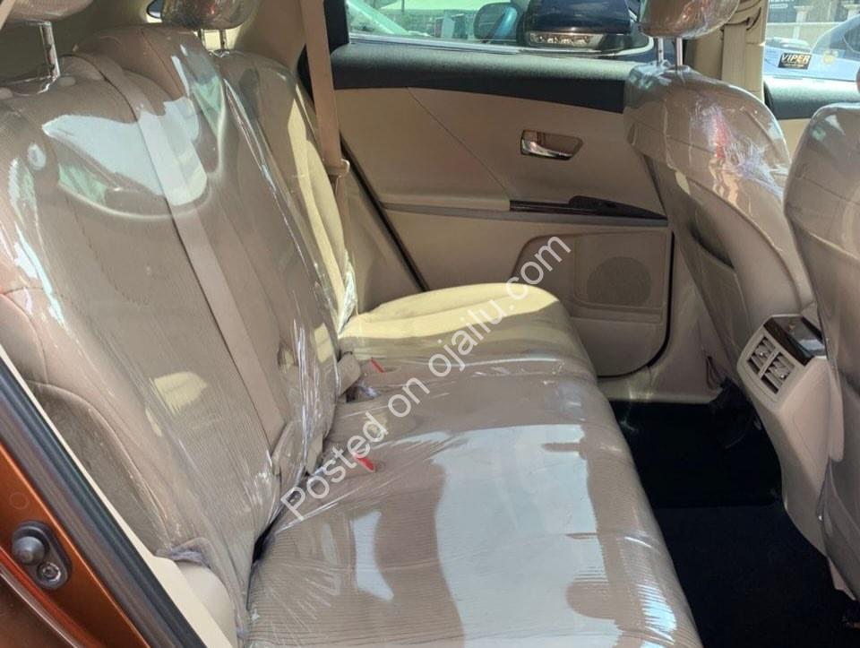 2012 Toyota Venza: Pristine Luxury Ride