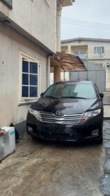 Experience Luxury & Power – 2010 Toyota Venza AWD