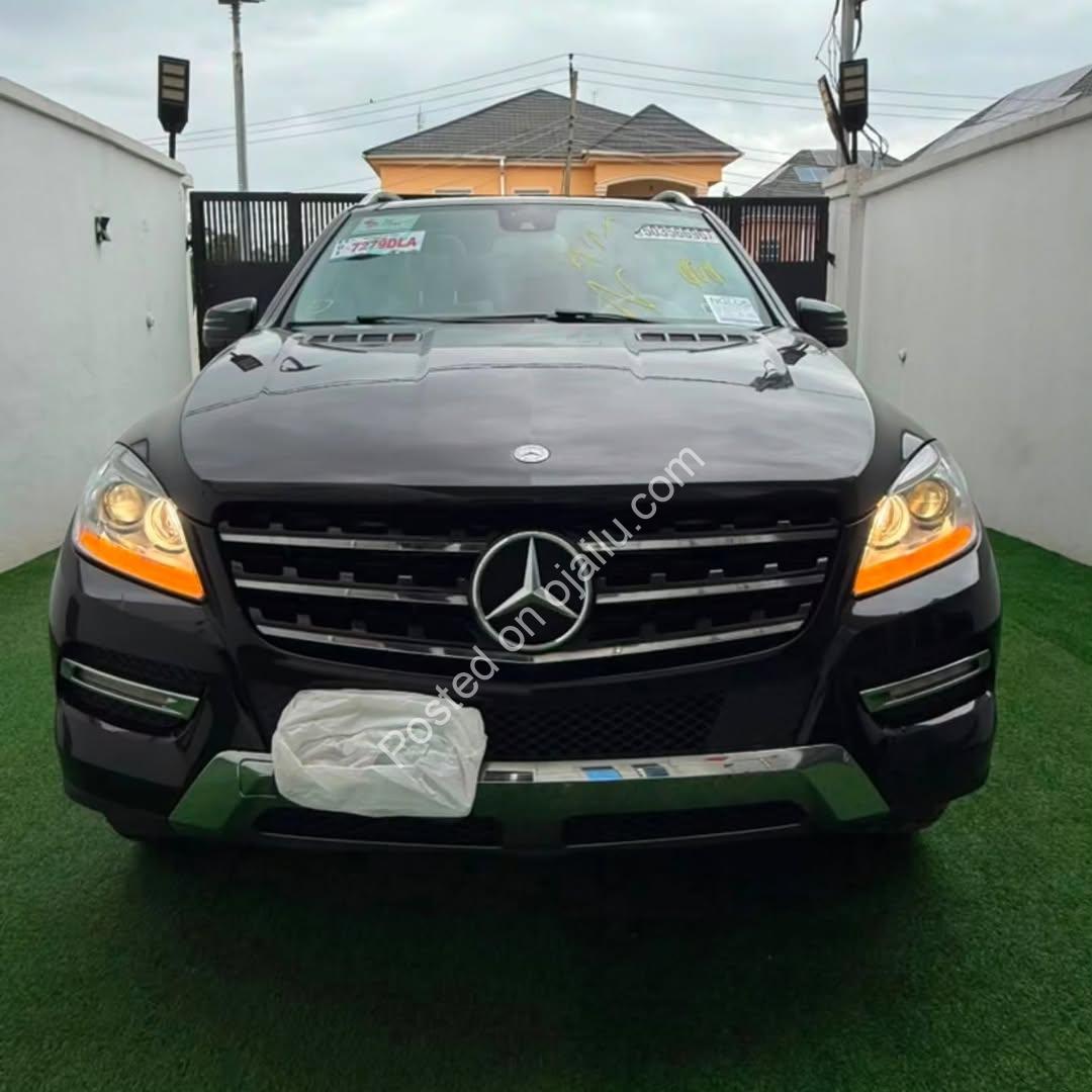 2012 ML350: Panoramic Luxury, Fullest Options!