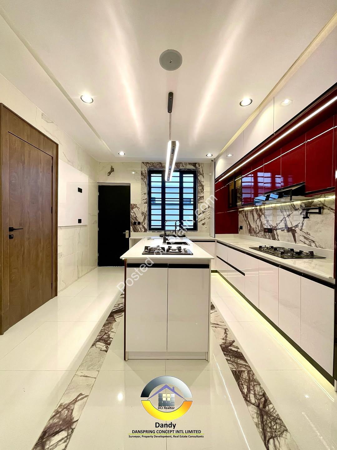 5-Bed Smart Home in Chevron: N650M