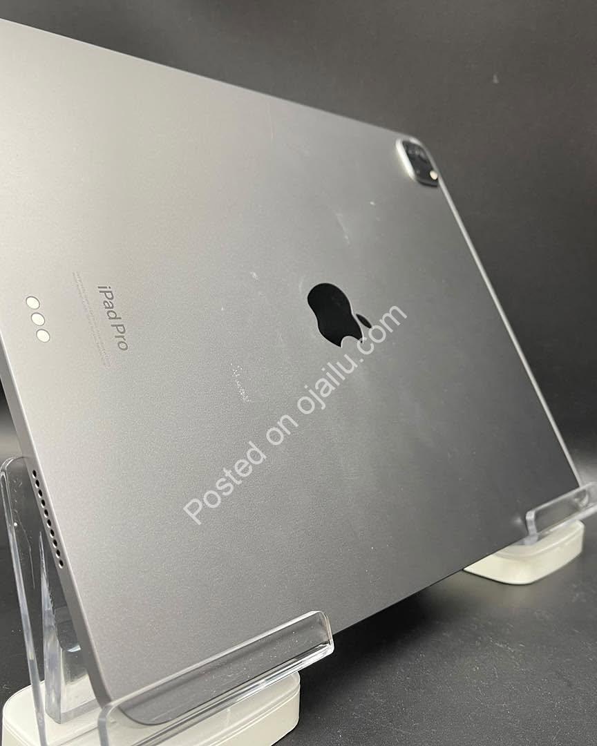 iPad Pro M2 12.9″ – Blazing Fast, Pristine!