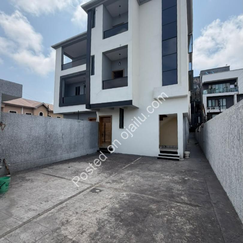 Elegant 3-Bed in Lekki Phase 1 – C of O Ready