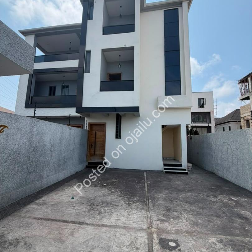 Elegant 3-Bed in Lekki Phase 1 – C of O Ready