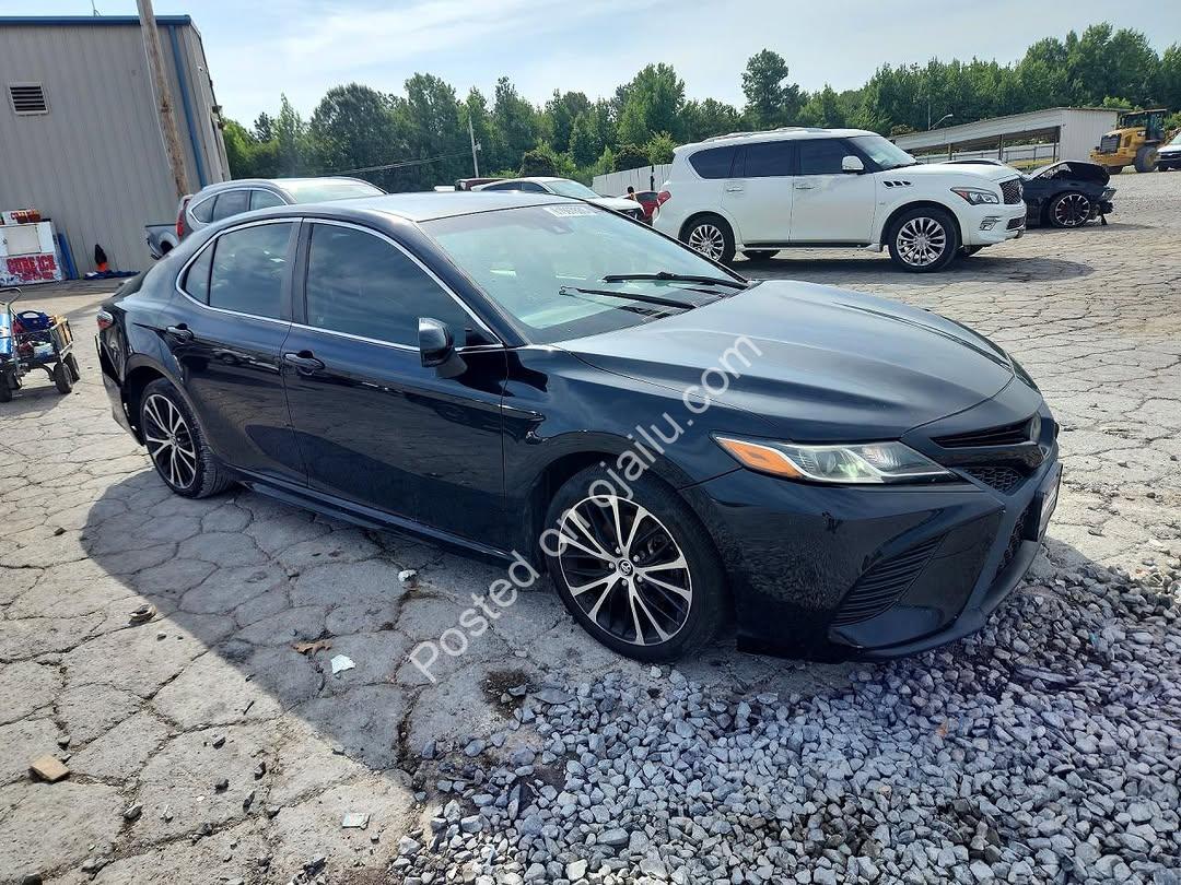 Toyota Camry SE: Smooth Drive, Zero Stress