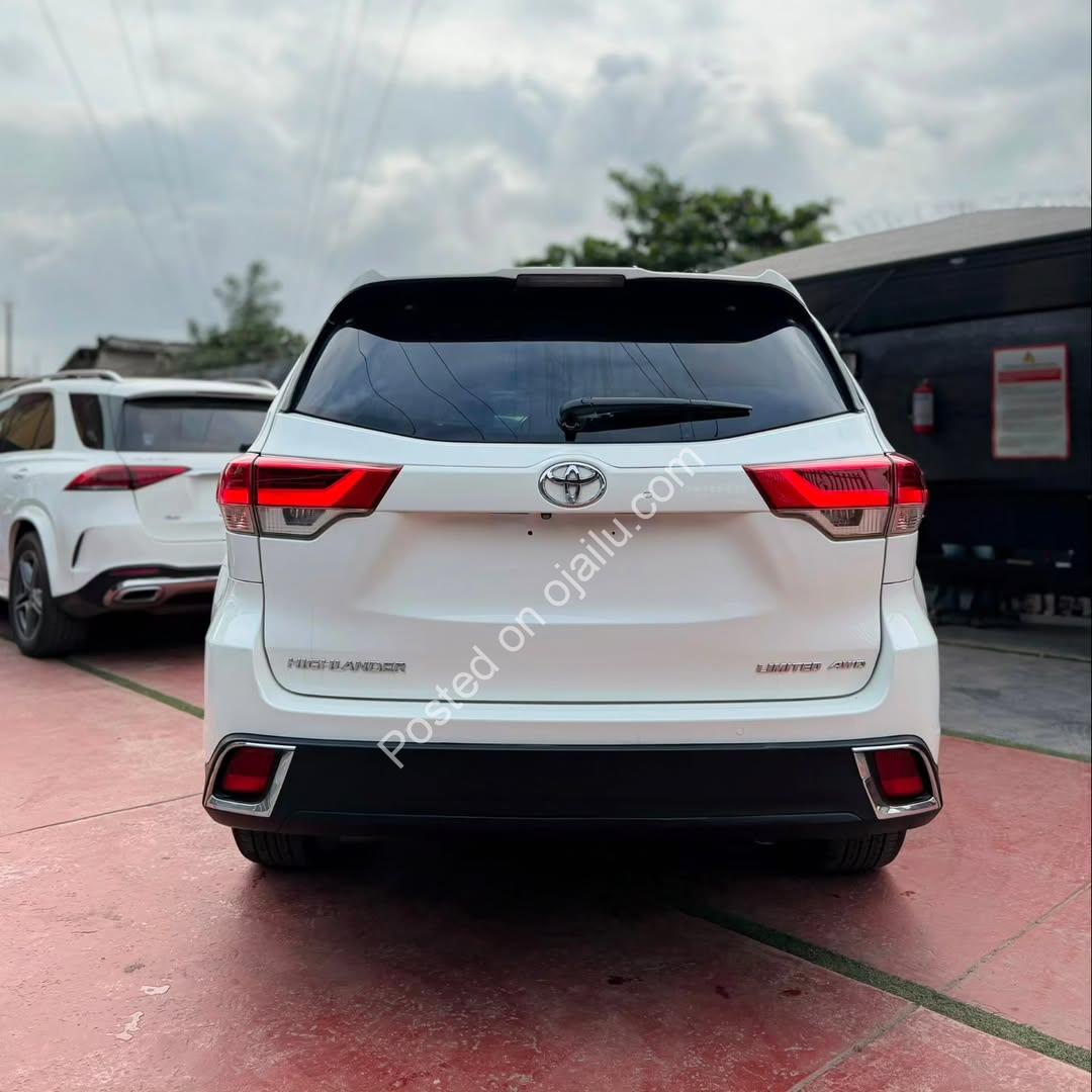 2017 Toyota Highlander Fully Loaded | Pristine