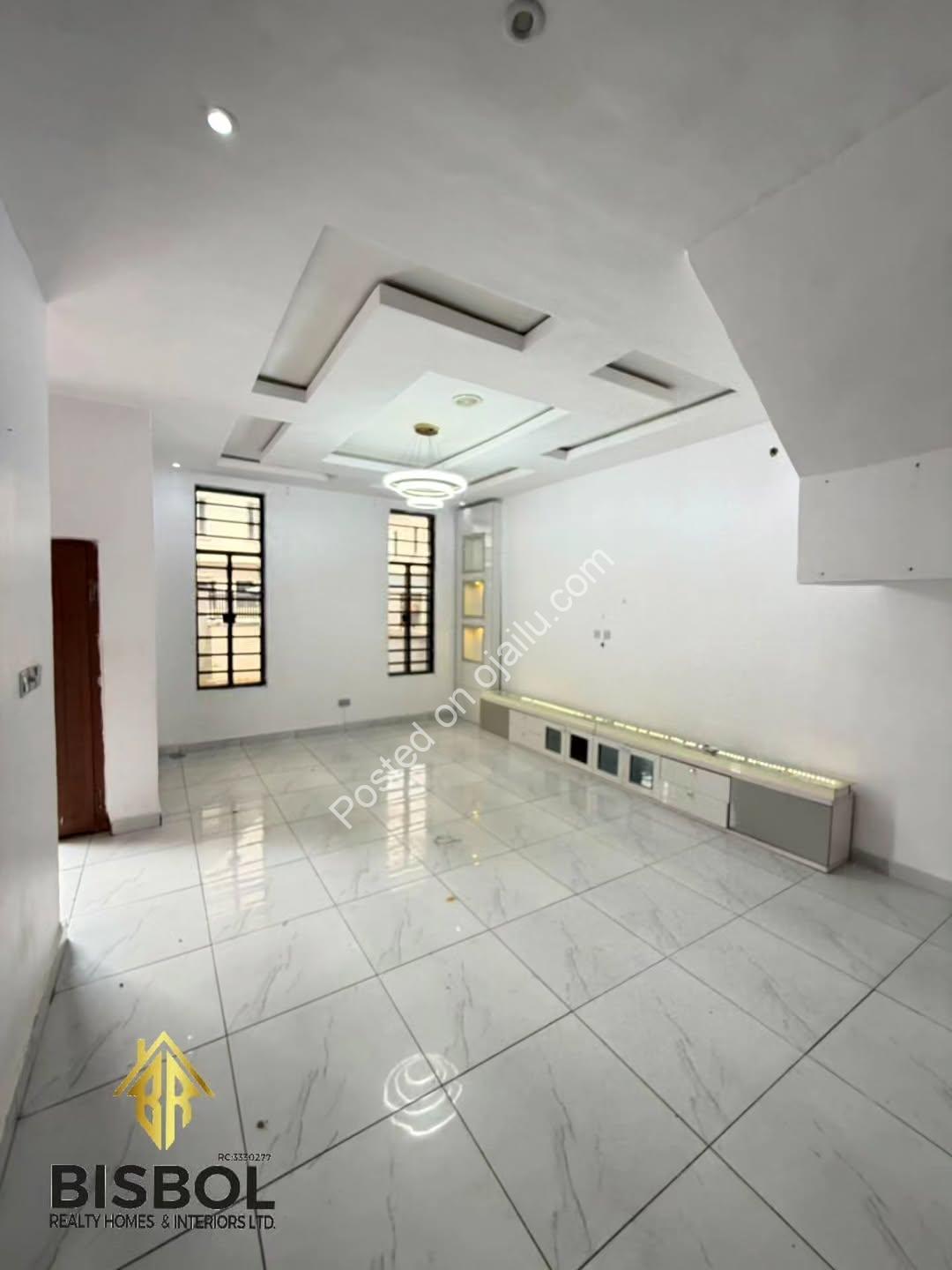 Distress Sale: 4BR Chevron Duplex w/ Jacuzzi