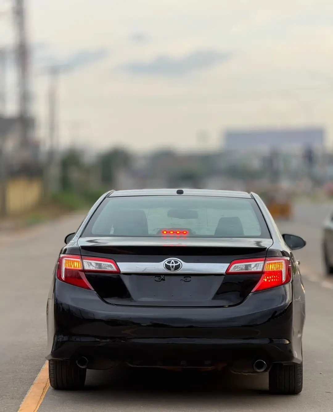 2012 Camry V6: Keyless & Duty Paid!