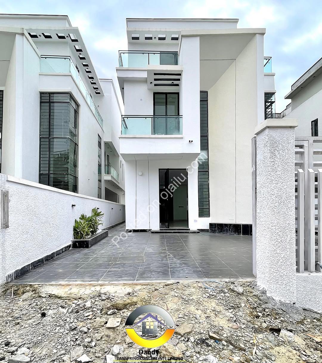Stunning 5-Bed Duplex with Private Cinema & Rooftop in Chevron