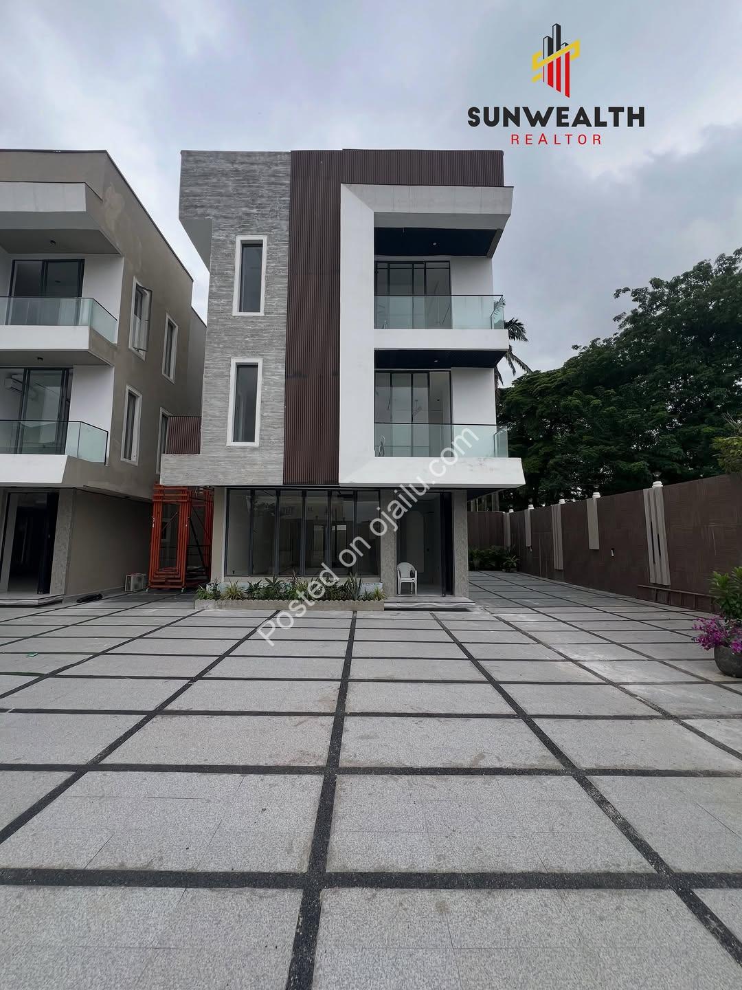 Ikoyi’s Finest: Detached Duplexes with Pool