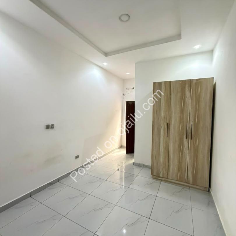 Chevron 4-Bed Duplex: Jacuzzi & Finishing Perfection