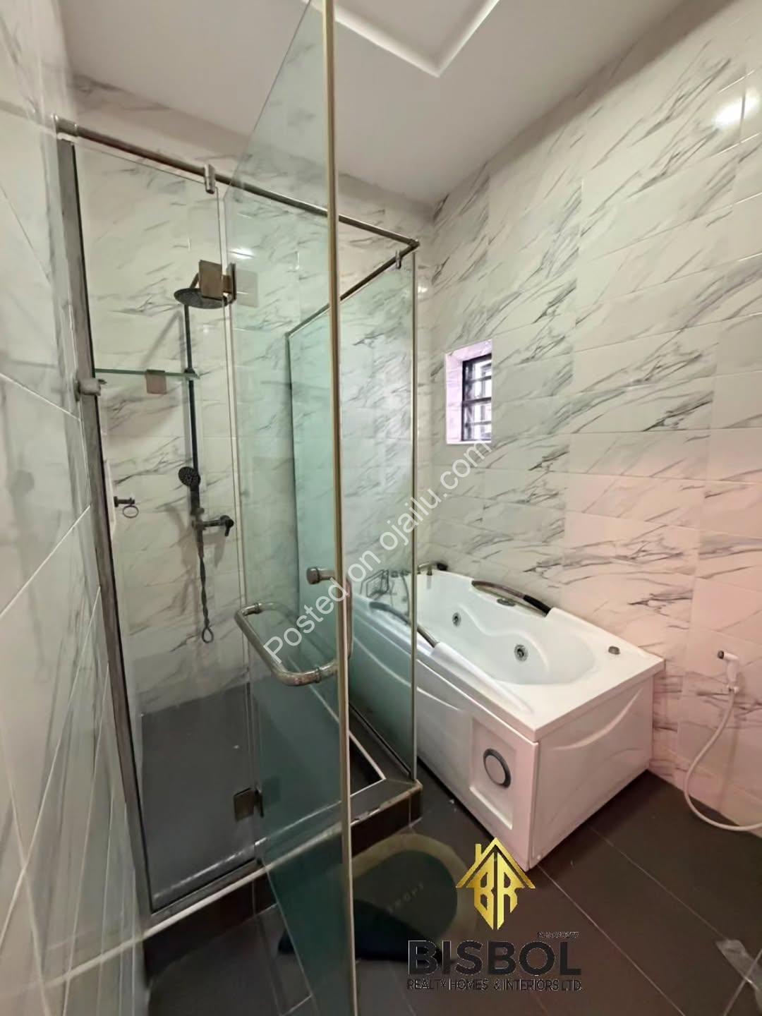 Distress Sale: 4BR Chevron Duplex w/ Jacuzzi