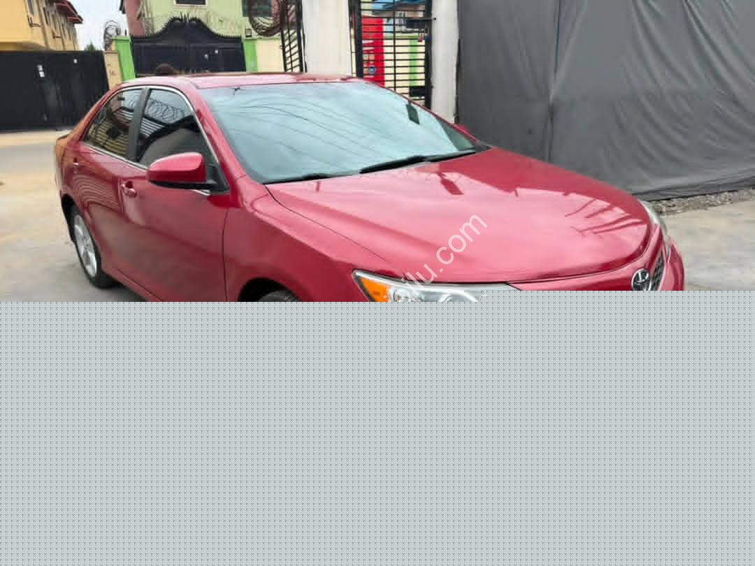 Toyota Camry Sport 2014 – Pristine & Foreign Used!