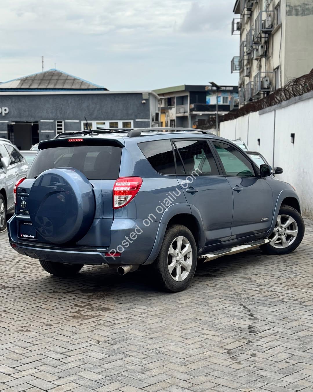 Own the Road in Luxury: 2012 RAV4 Limited—₦15.99m!