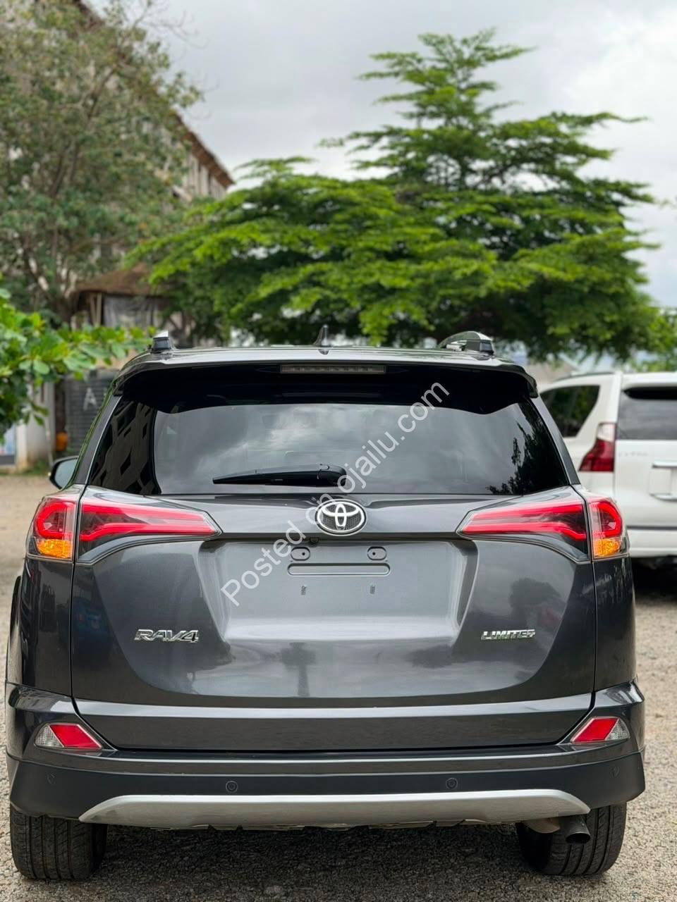 2018 Toyota RAV4 Limited – 360° Cam & Sunroof!