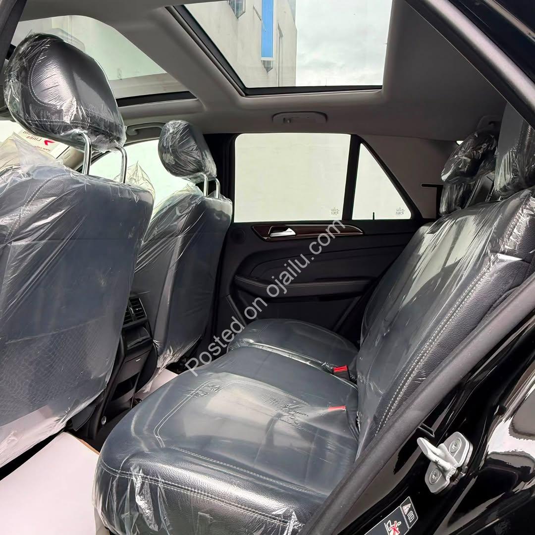 2012 ML350: Panoramic Luxury, Fullest Options!