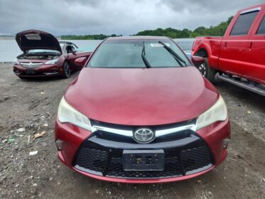 Toyota Camry XLE V6 – Luxe Ride
