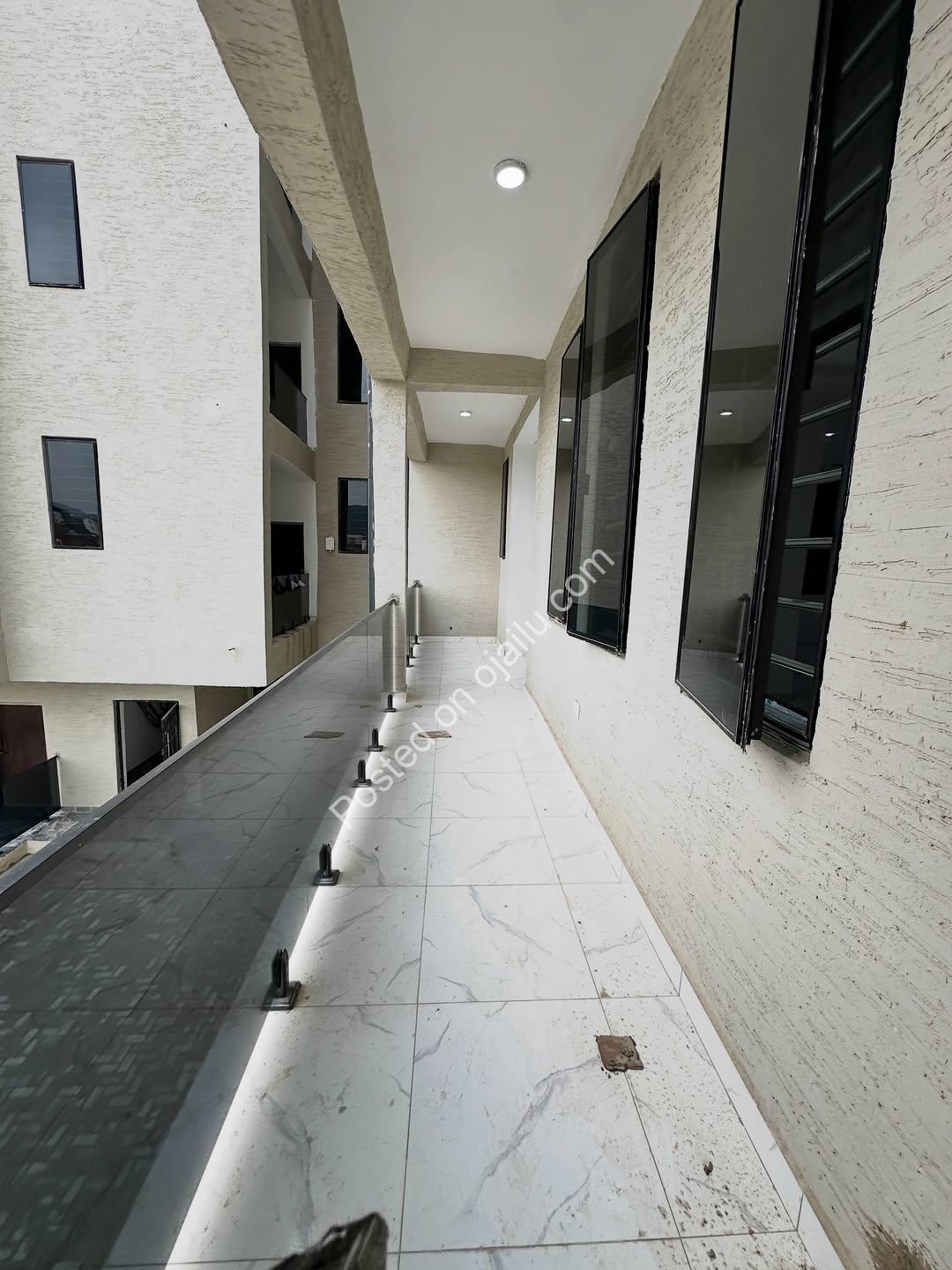 Spacious 3-Bed in Jahi with En-suites & Parking
