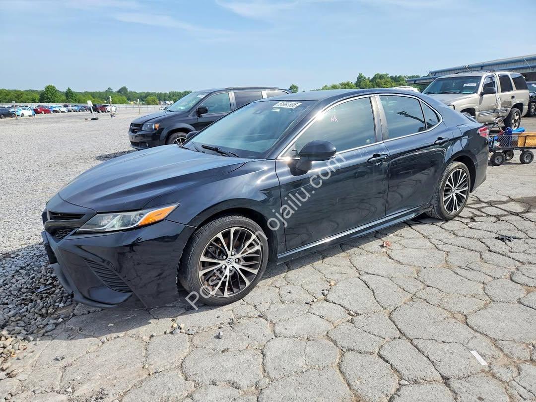 Toyota Camry SE: Smooth Drive, Zero Stress