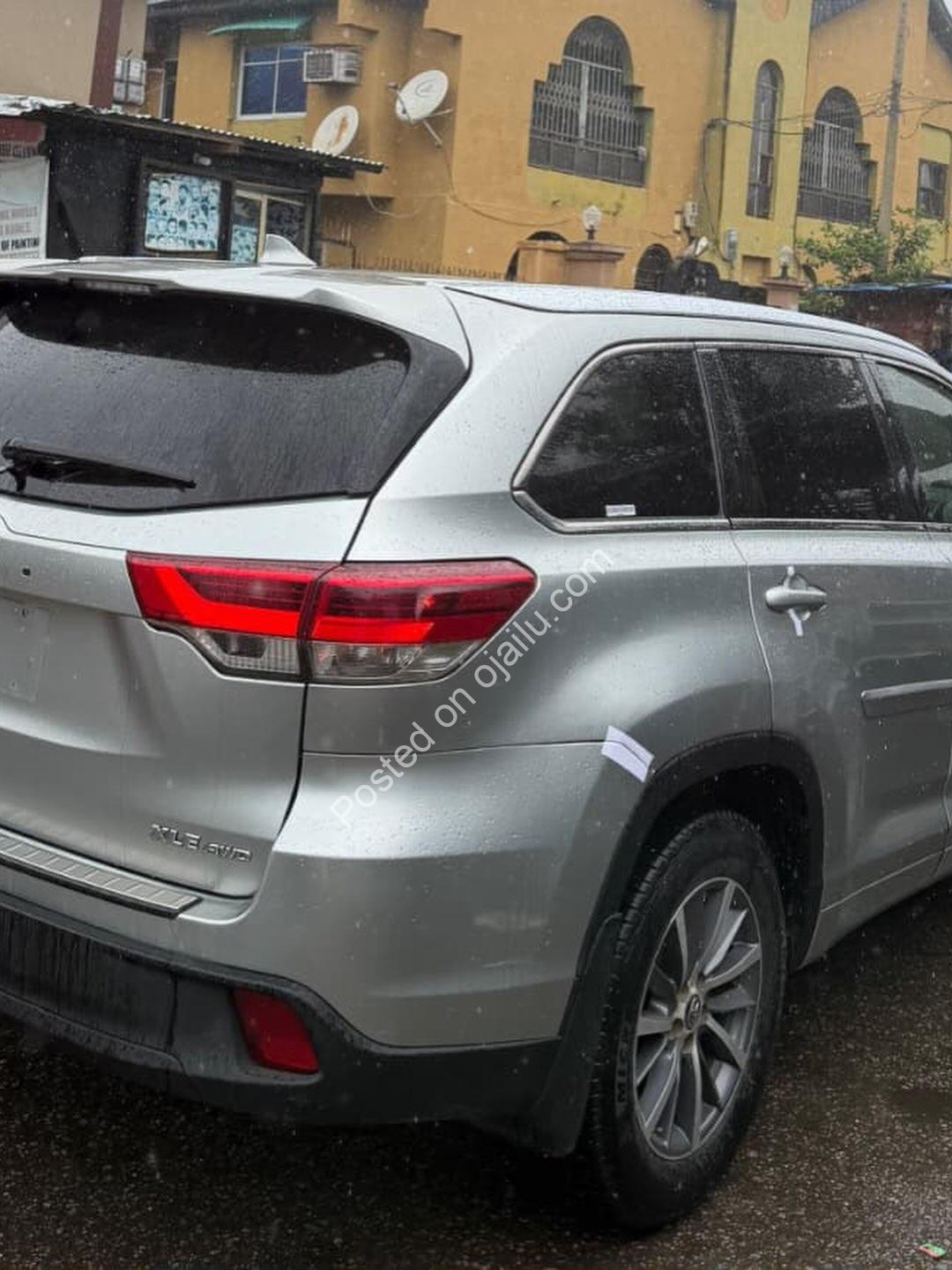 2017 Toyota Highlander: Luxury SUV, Priced to Sell!