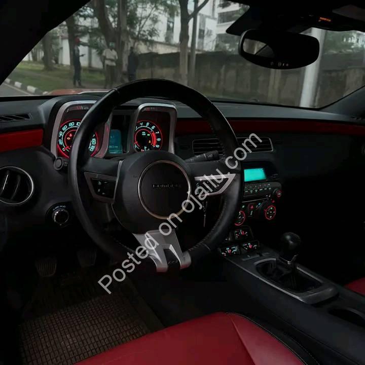 Manual V8 Beast: 426HP Camaro SS
