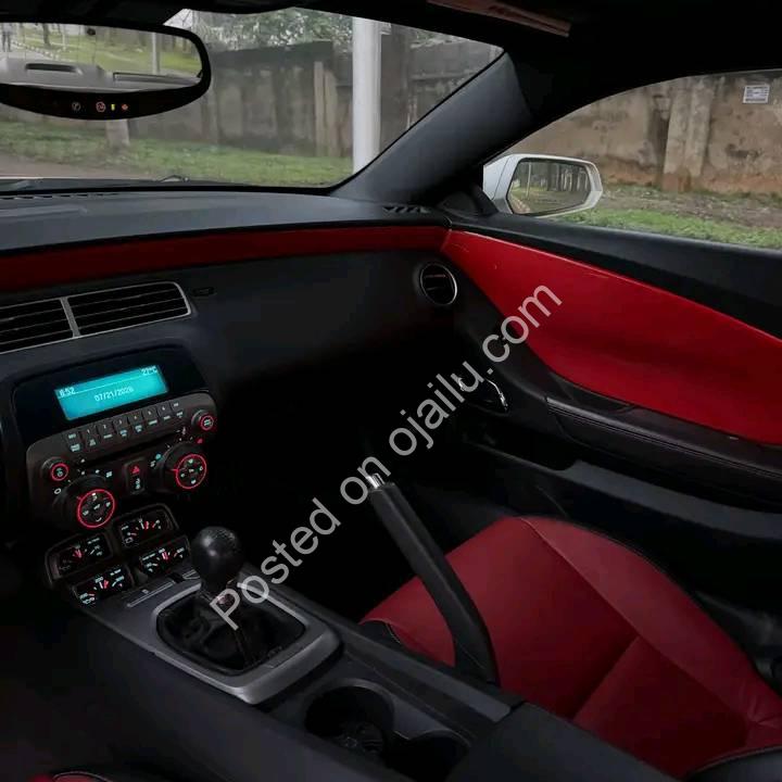 Manual V8 Beast: 426HP Camaro SS