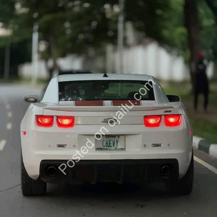 Manual V8 Beast: 426HP Camaro SS