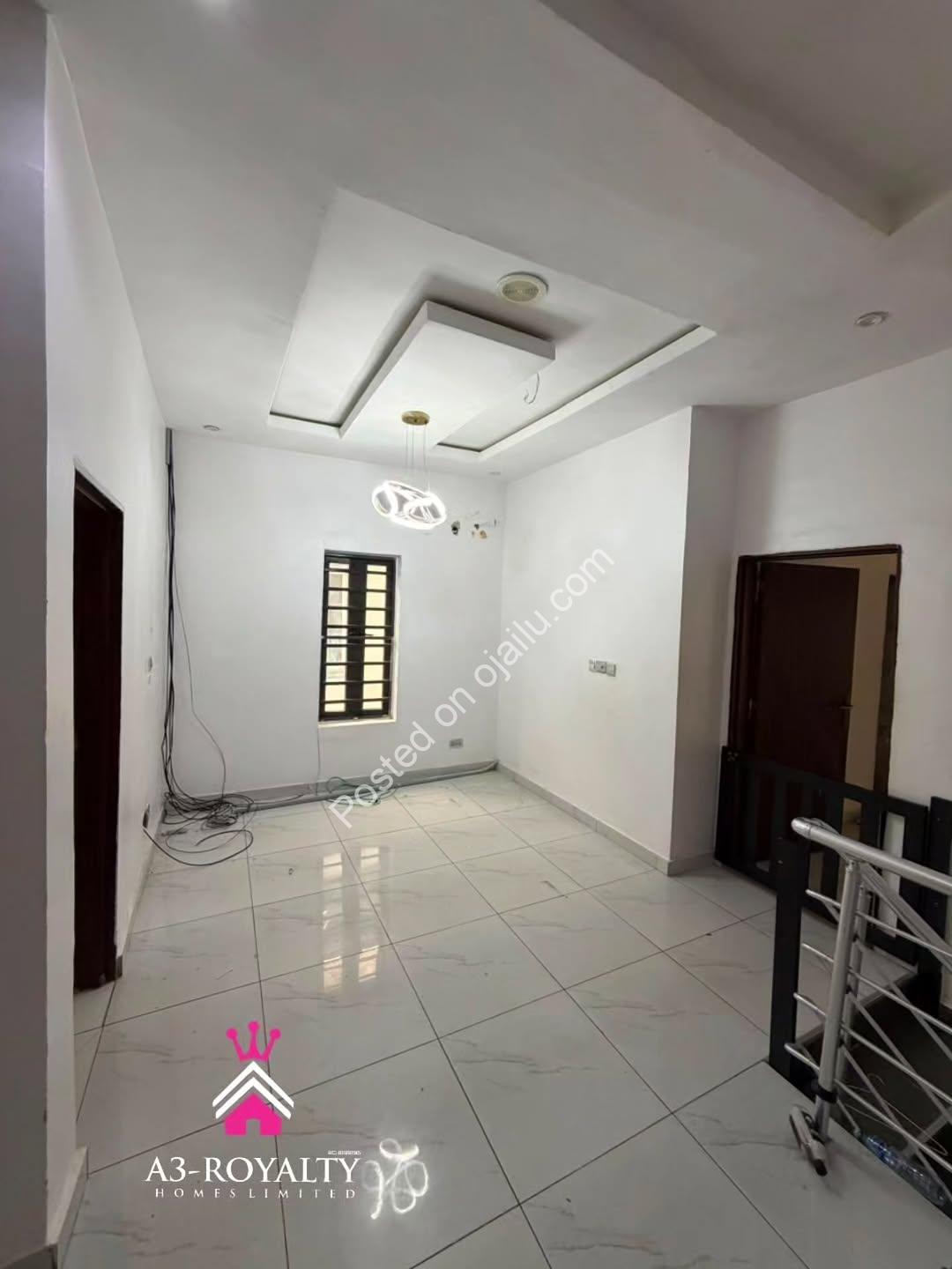Distress Sale! 4BR Duplex + Jacuzzi in Chevron
