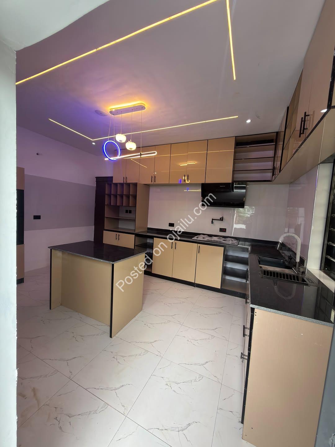 5-Bed Ensuite Duplex in Gated Centenary City