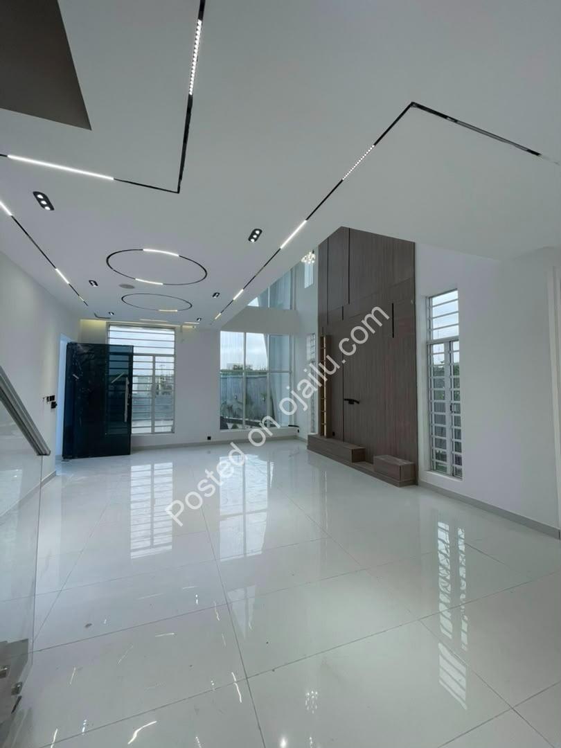 5-Bed Chevron Duplex: Pool, Cinema & CofO Ready